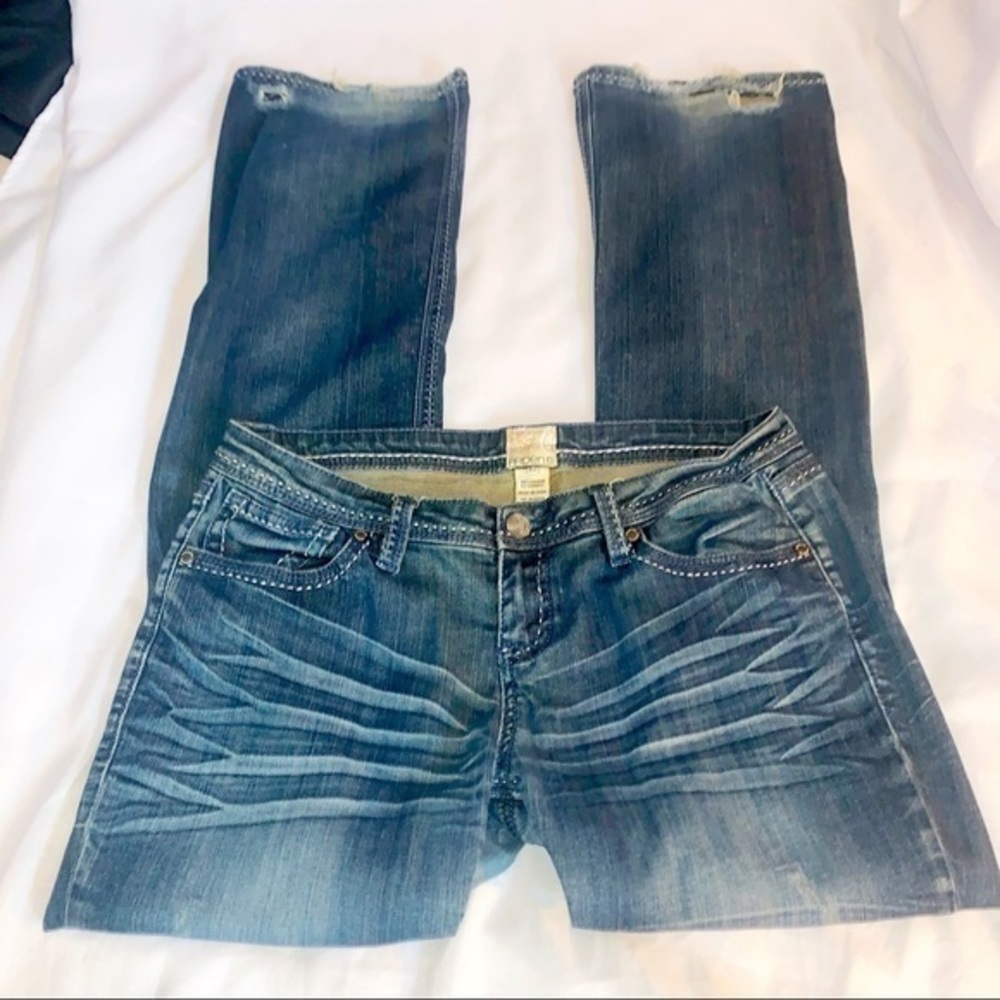 ARDEN B DISTRESSED LO RISE MEDIUM WASH FLARE JEANS